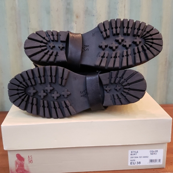 Sold - Picture 4 of 8